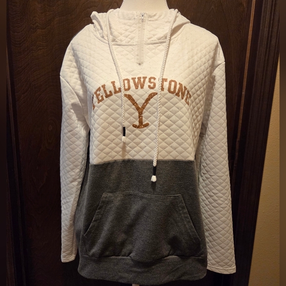 Tops - Yellowstone White & Gray Quilted Hoodie